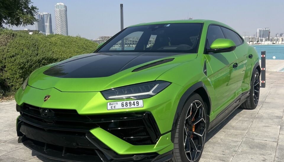 Lamborghini Urus Performante Green – Luxury SUV Rental Dubai